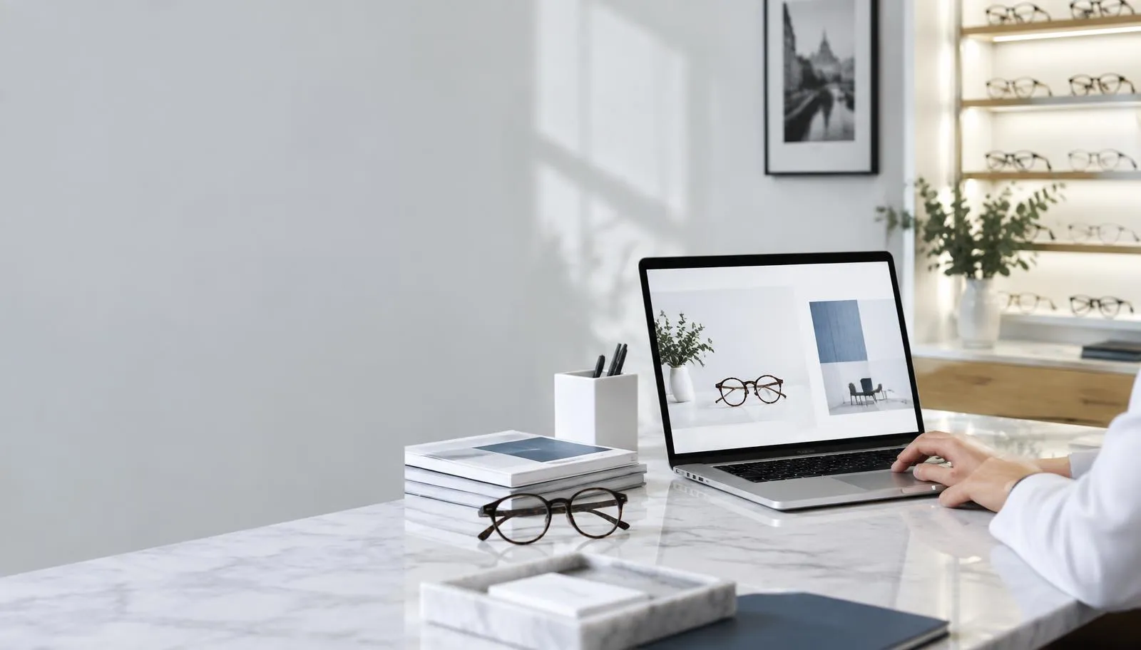 Poste de travail dans une boutique d'optique